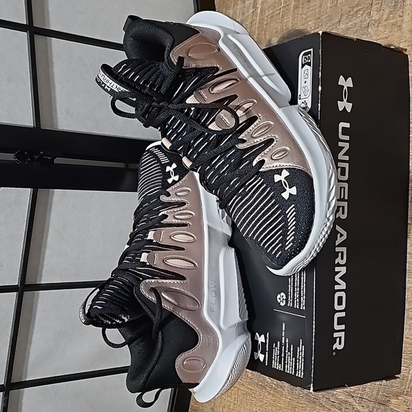 Under Armour‎ Flow Breakthru Basketball Shoes Size 9 NWB - Picture 2 of 11